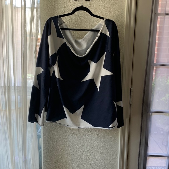 Tops - 💋 2/$15 NWOT Oversized Off the Shoulder Sweatshirt